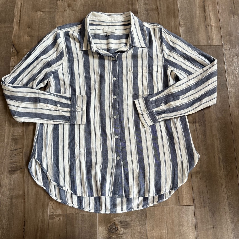 Lucky Brand Long Sleeve Button Down Medium White Blue Vertical Striped Railroad